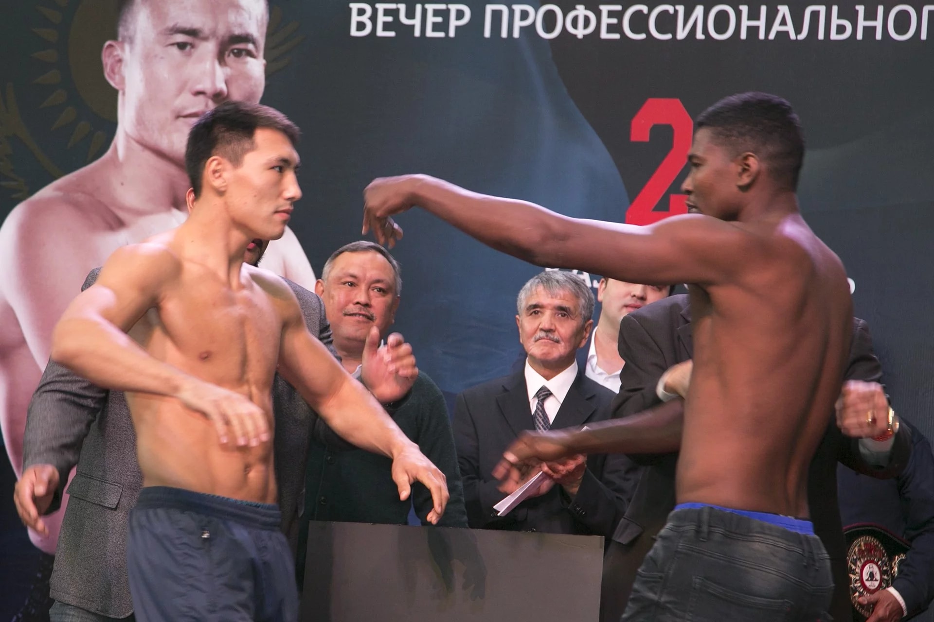 Қазақ боксшылары қарсыластарымен жекпе-жек басталмай тұрып төбелесіп қалды (фото)