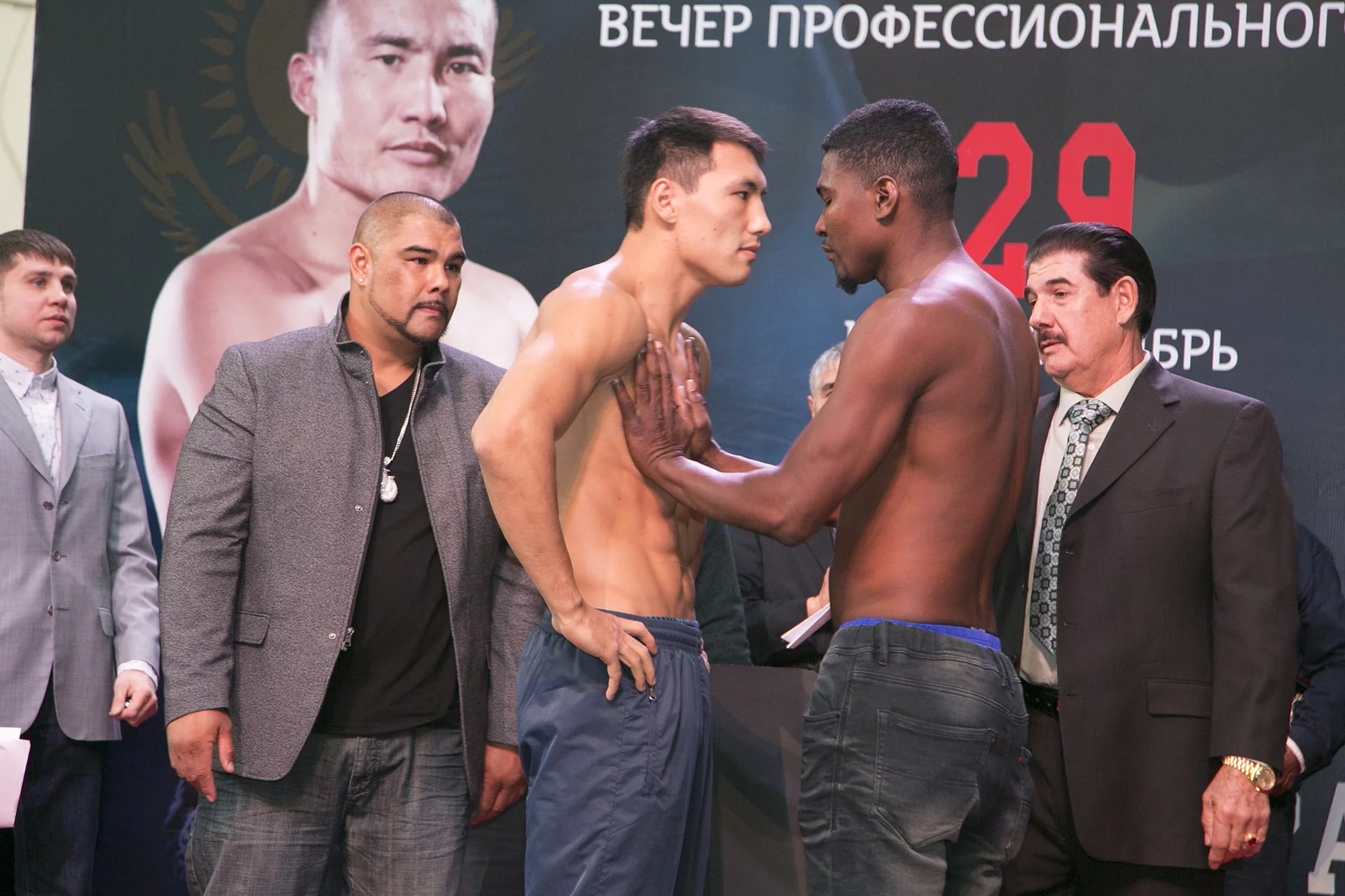 Қазақ боксшылары қарсыластарымен жекпе-жек басталмай тұрып төбелесіп қалды (фото)