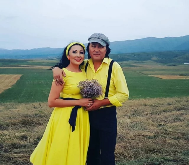 Отандық жұлдызды жұп 8 жылдан соң үйлену тойының қалай өткенін көрсетті (видео)