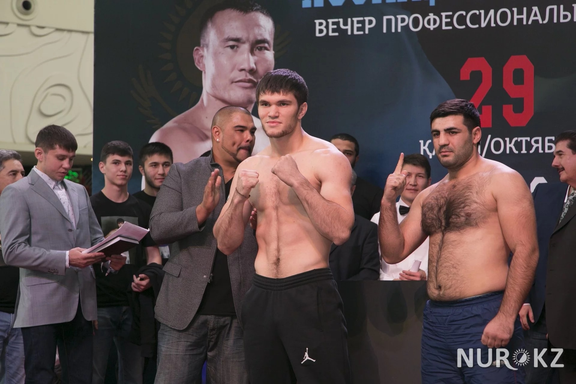 Қазақ боксшылары қарсыластарымен жекпе-жек басталмай тұрып төбелесіп қалды (фото)