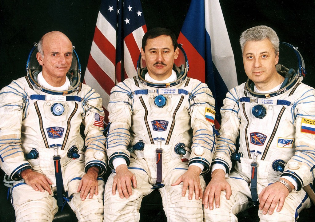 1280px-Soyuz_TM-32_crew